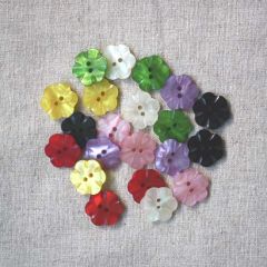 Pearly Flower Button: 20mm