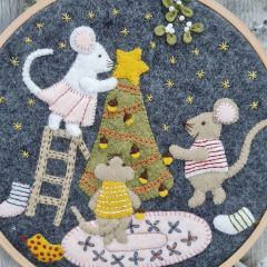 Christmas with Mouse Family Applique Hoop Kit